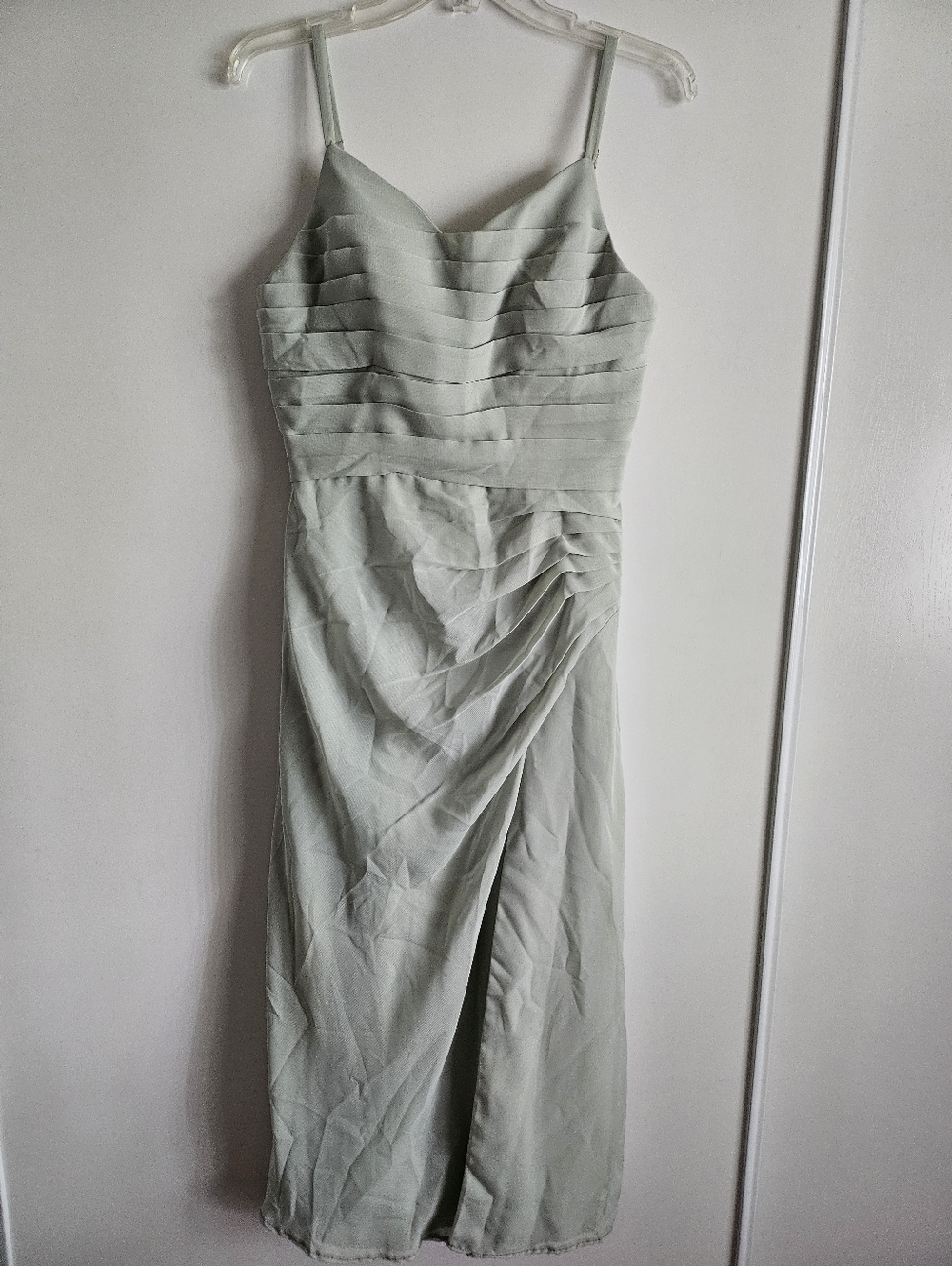 NWT Light Pastel Green NEW Bridesmaids dress layered adjustable Women's size 4